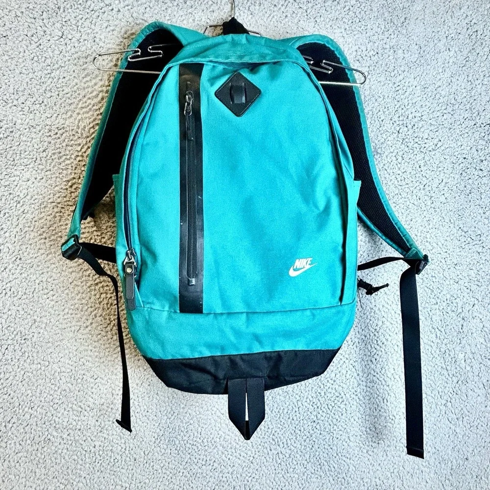 nike backpack cheyenne 3.0 Solid Unisex Style : Ba5230 Sports & Outdoors With a super Nike Cheyenne Backpack - NIKE